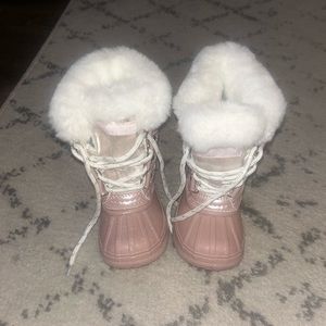 Little girls London Fog winter boots. Pink sparkly with white fur. Never worn.